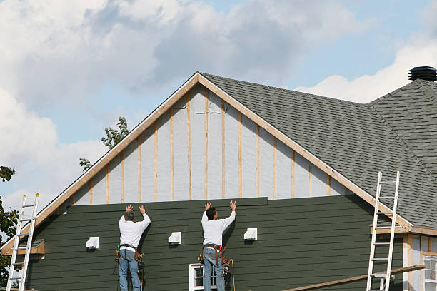 Professional Siding technician working in Lutherville Timonium, MD